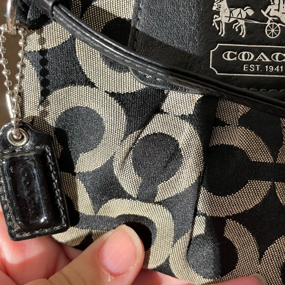 Coach wristlet - Picture 3 of 5